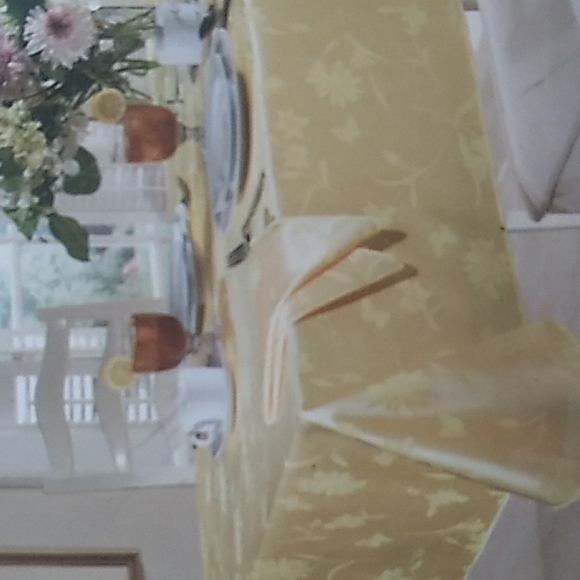 Tablecloth - Picture 4 of 4